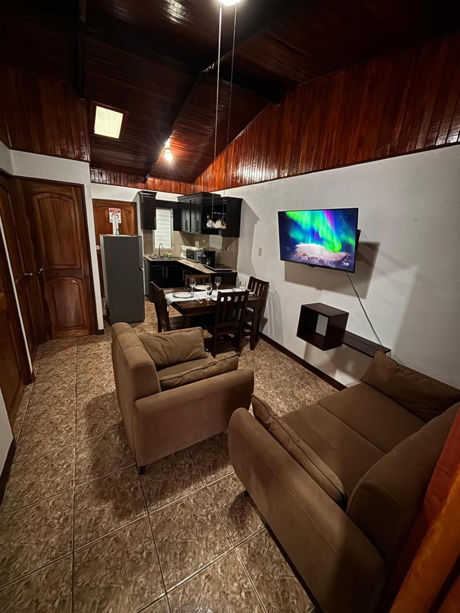 Apartamentos Maily La Fortuna Buitenkant foto